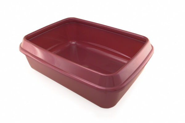 Plastic cat litter box with lid preventing cat litter spills, size large