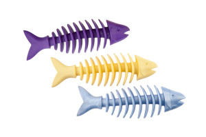 Non-toxic rubber dental dog chewing toy in shape of a fish, cleans teeth