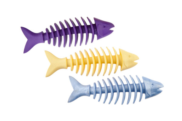 Non-toxic rubber dental dog chewing toy in shape of a fish, cleans teeth