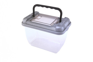 Portable terrarium made from clear plastic and lid with holes for air flow, with handle, size 1.50 liters